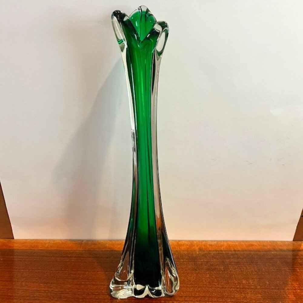 Art Glass Green and Clear 3 Finger Swung Stretch 14" Vase